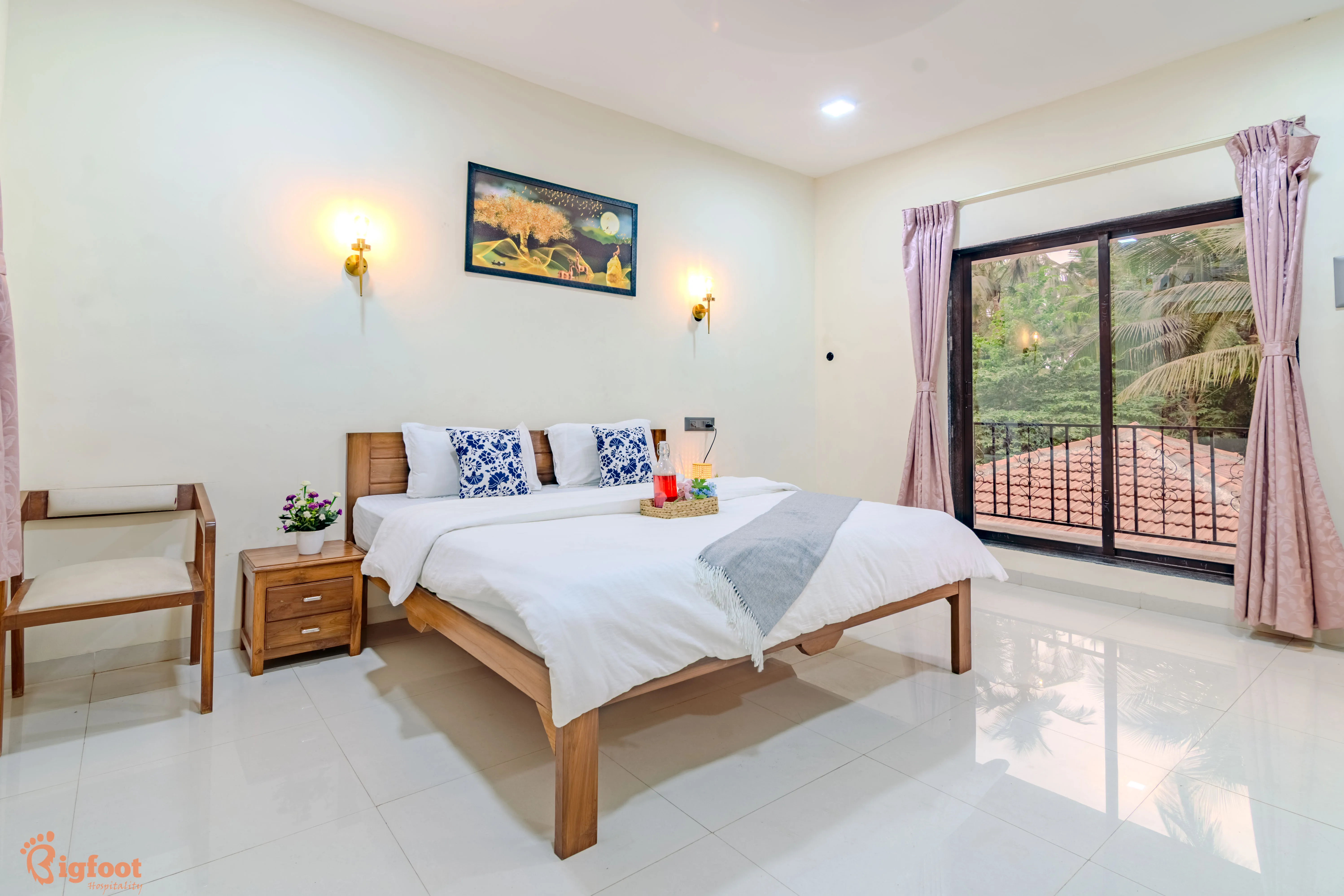 Deluxe Room bed and amenities